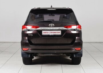 Toyota Fortuner Вид 4